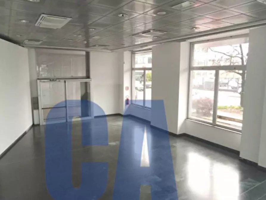 Immagine 20 di Palazzo in affitto  in VIA GROSIO a Milano