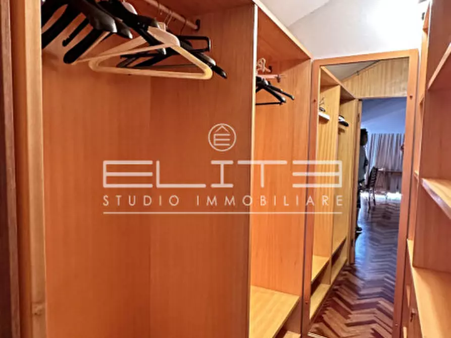 Immagine 9 di Appartamento in vendita  in VIALE DELLA VITTORIA a Ancona