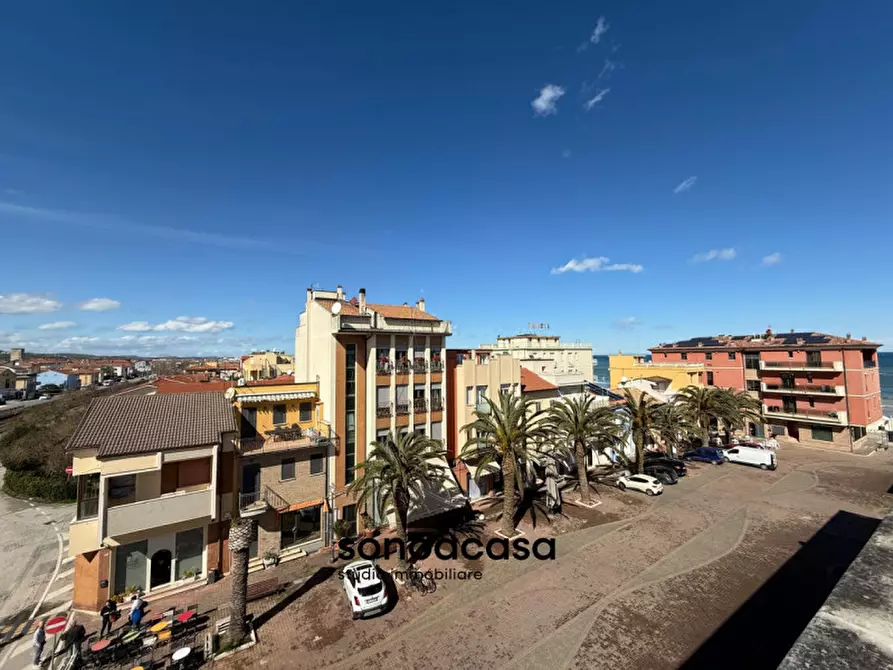 Immagine 14 di Appartamento in vendita  in Piazza dell'Unificazione 2e a Mondolfo