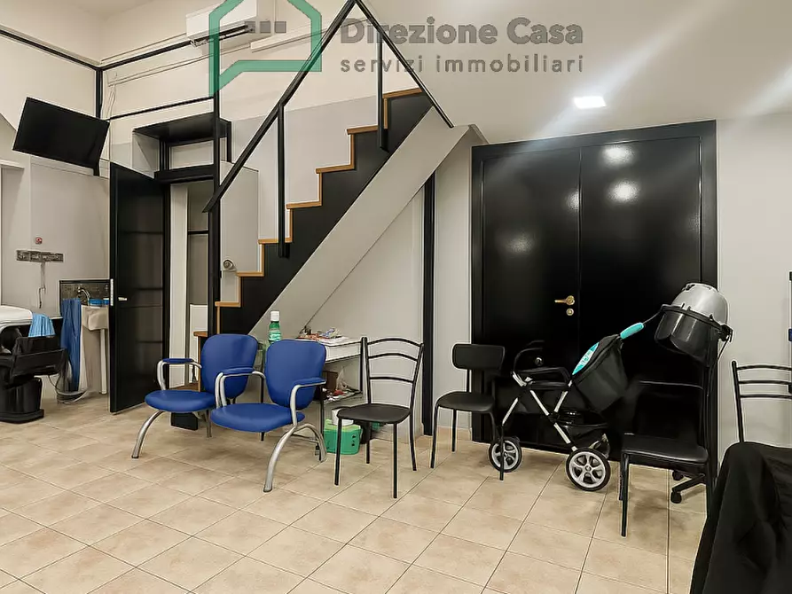 Immagine 6 di Negozio in vendita  in VIA GIUSEPPE PICA a Napoli