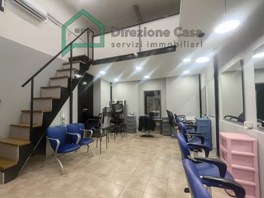Immagine 8 di Negozio in vendita  in VIA GIUSEPPE PICA a Napoli