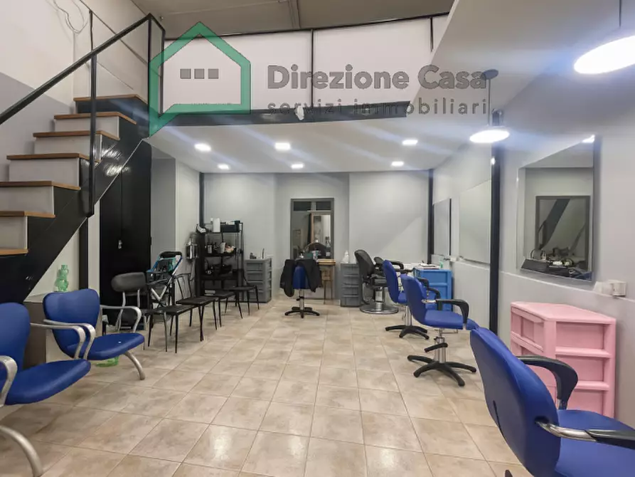 Immagine 9 di Negozio in vendita  in VIA GIUSEPPE PICA a Napoli