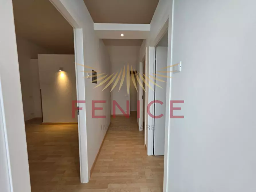 Immagine 2 di Negozio in affitto  in PIAZZA PARIGI 25 a Montebelluna