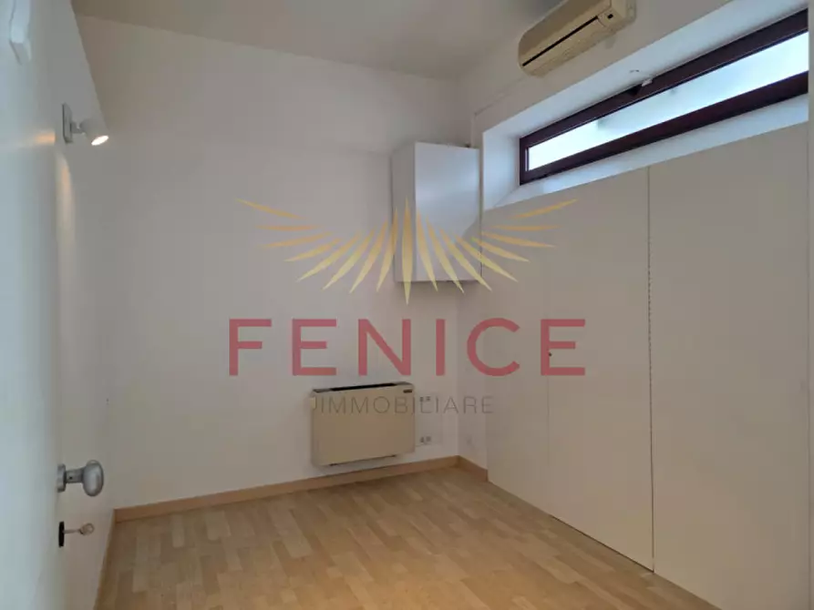 Immagine 3 di Negozio in affitto  in PIAZZA PARIGI 25 a Montebelluna