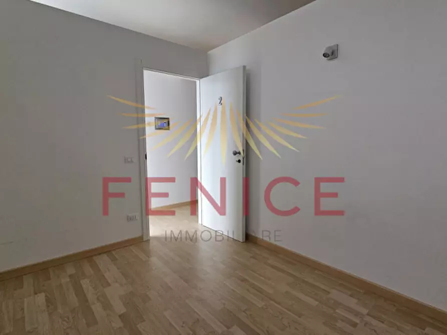 Immagine 4 di Negozio in affitto  in PIAZZA PARIGI 25 a Montebelluna