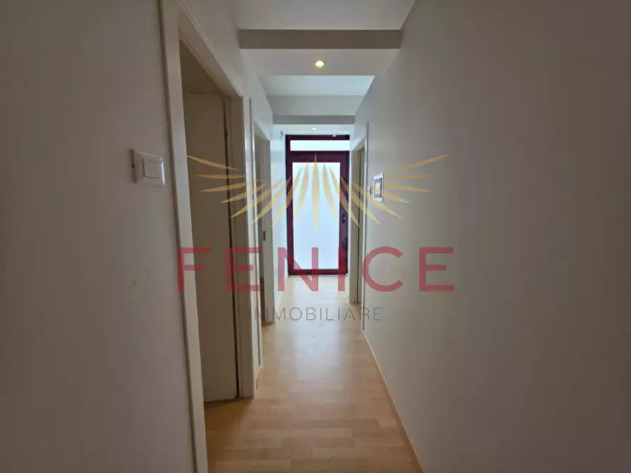 Immagine 7 di Negozio in affitto  in PIAZZA PARIGI 25 a Montebelluna