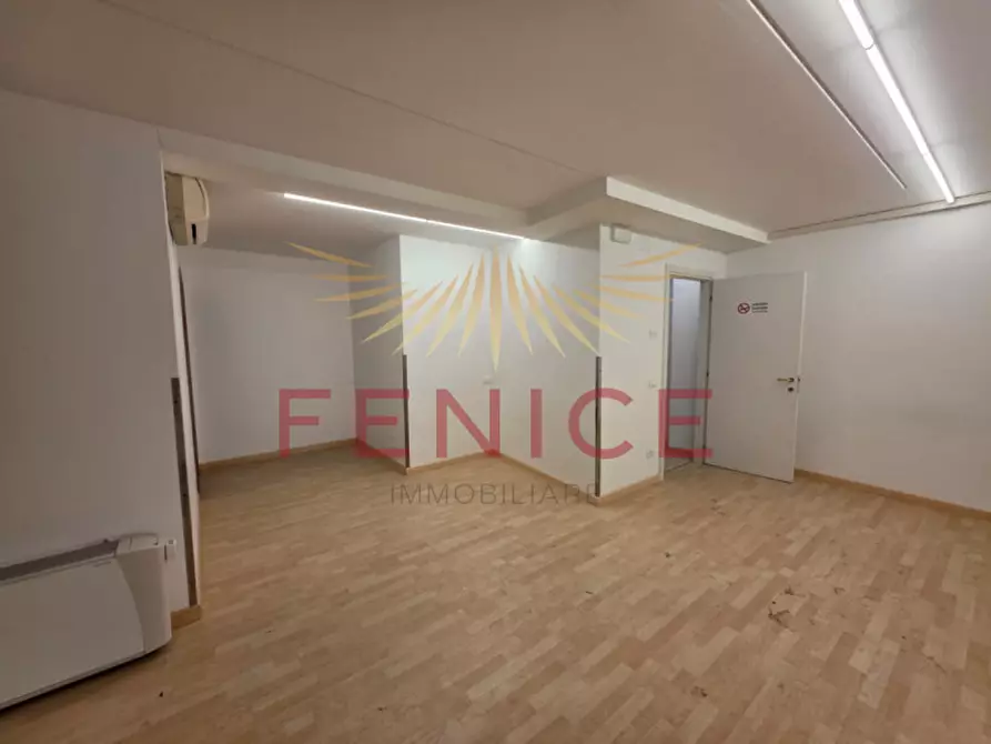 Immagine 25 di Negozio in affitto  in PIAZZA PARIGI 25 a Montebelluna