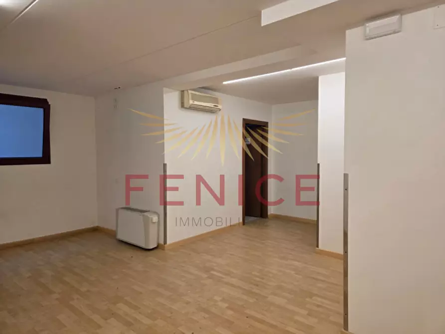 Immagine 26 di Negozio in affitto  in PIAZZA PARIGI 25 a Montebelluna