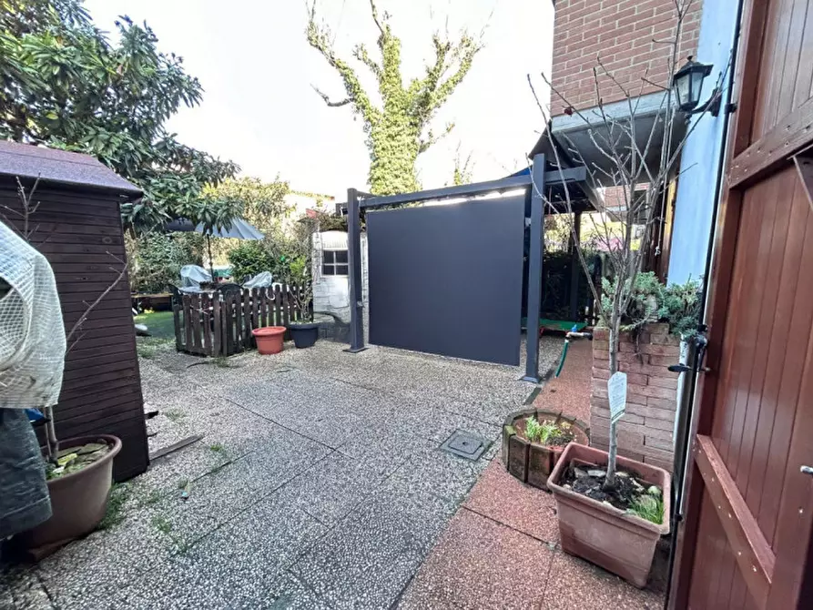 Immagine 10 di Appartamento in vendita  in Via Mezzabue a Sorbolo Mezzani