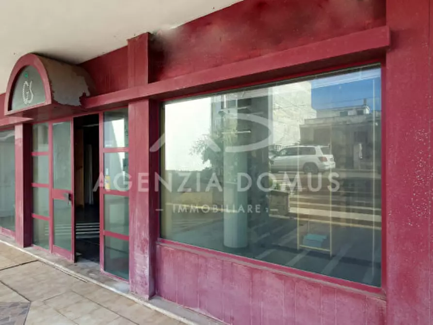 Immagine 2 di Negozio in vendita  in Via Salomone a Racale