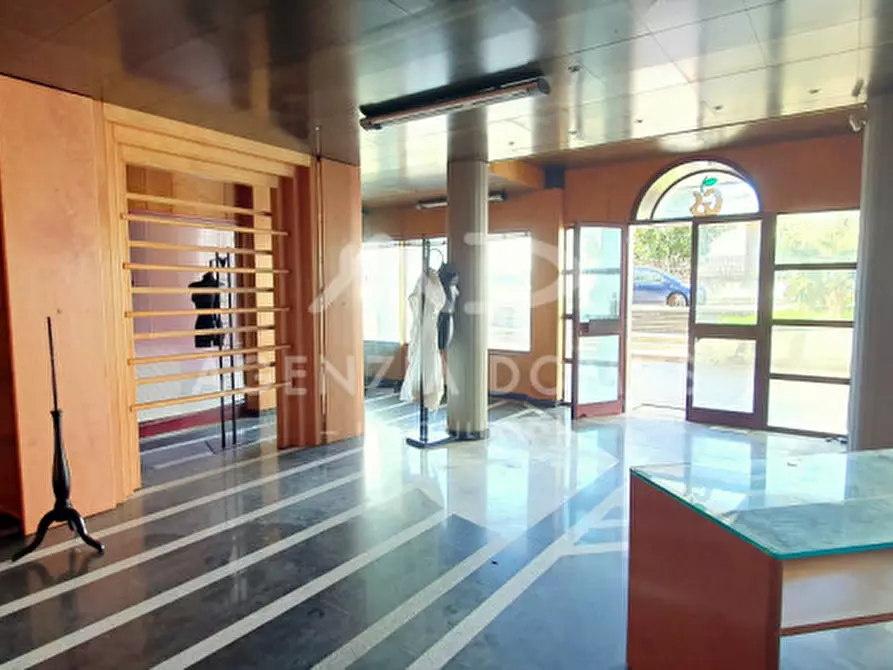 Immagine 8 di Negozio in vendita  in Via Salomone a Racale