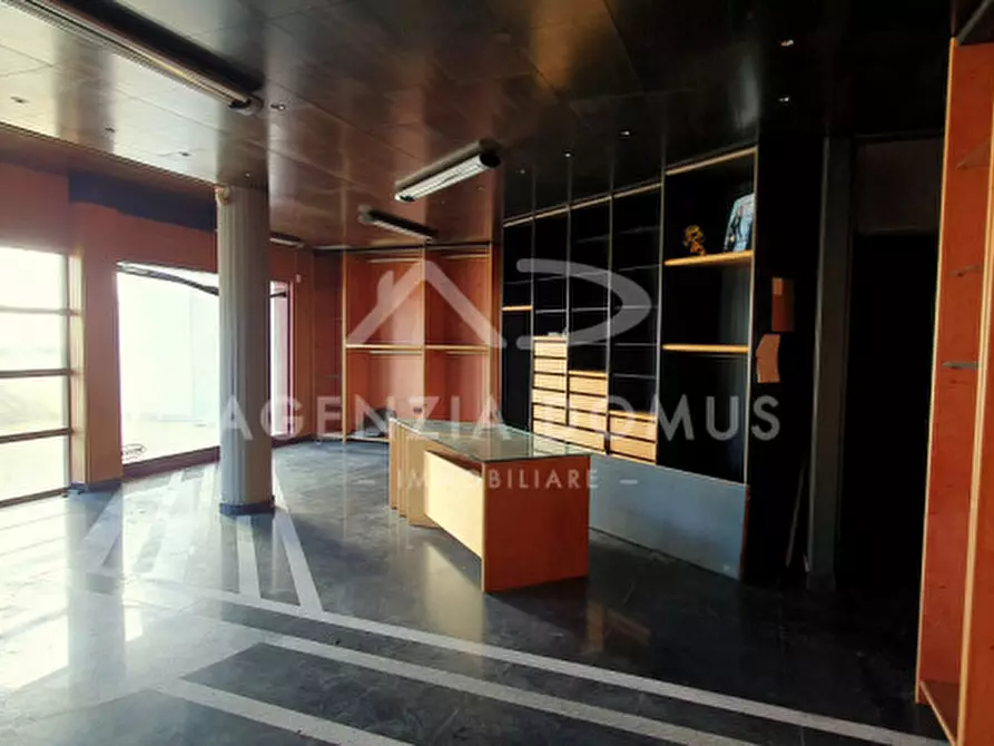 Immagine 13 di Negozio in vendita  in Via Salomone a Racale