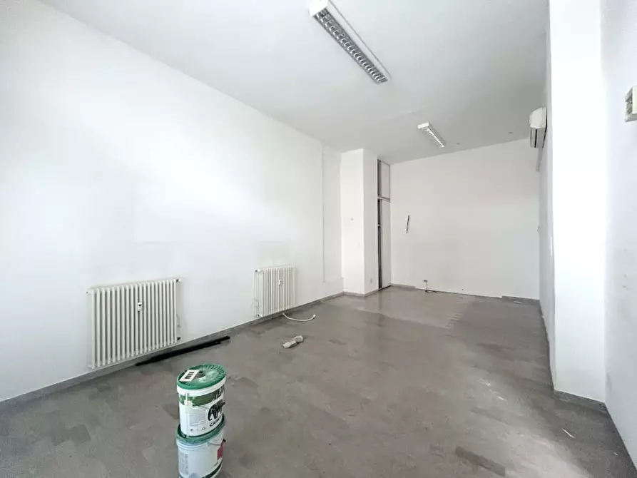 Immagine 2 di Negozio in affitto  in Viale Jacopo Mazzoni a Cesena