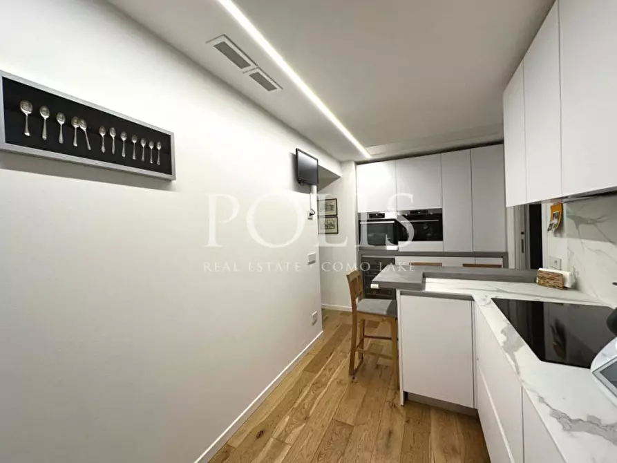 Immagine 14 di Appartamento in vendita  a Como