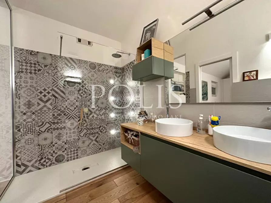 Immagine 21 di Appartamento in vendita  a Como