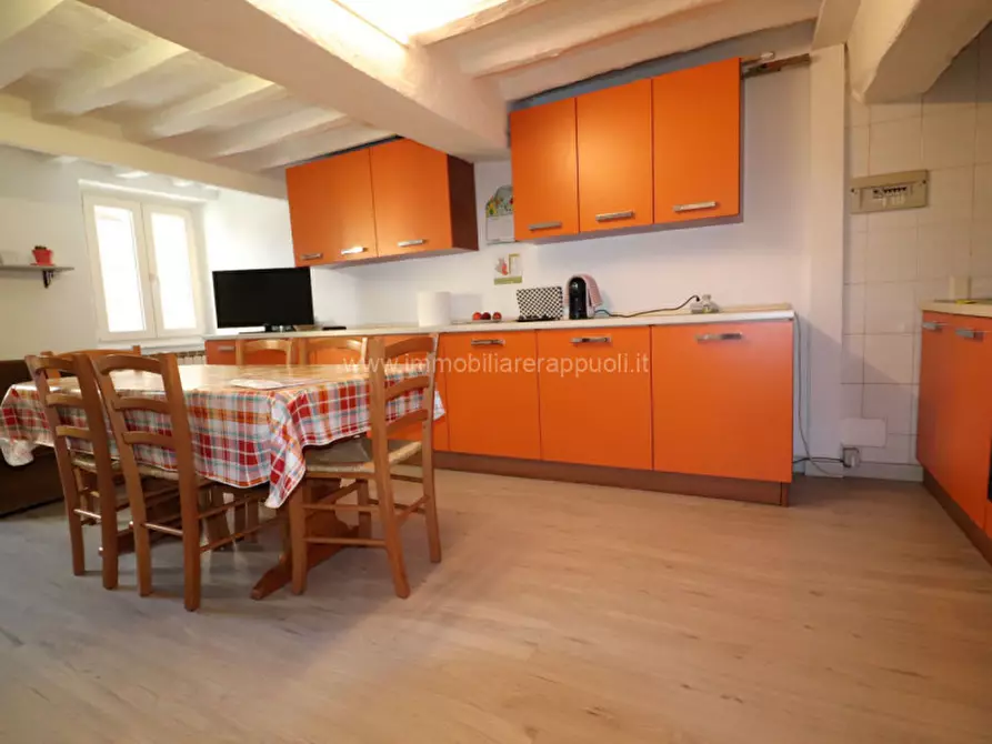 Immagine 1 di Appartamento in vendita  a Siena