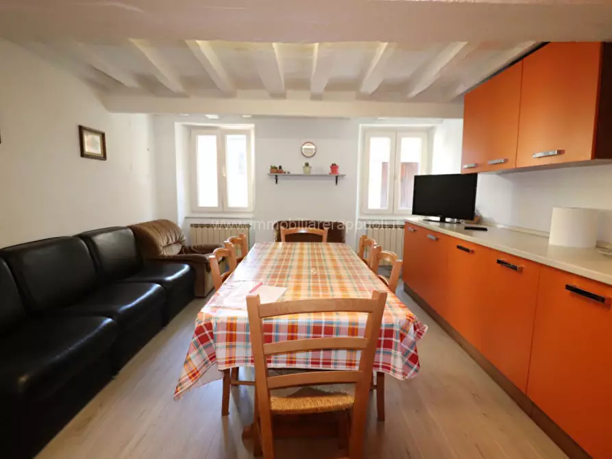 Immagine 2 di Appartamento in vendita  a Siena