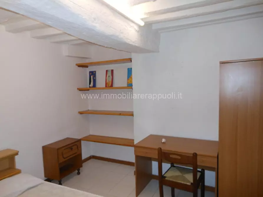 Immagine 3 di Appartamento in vendita  a Siena