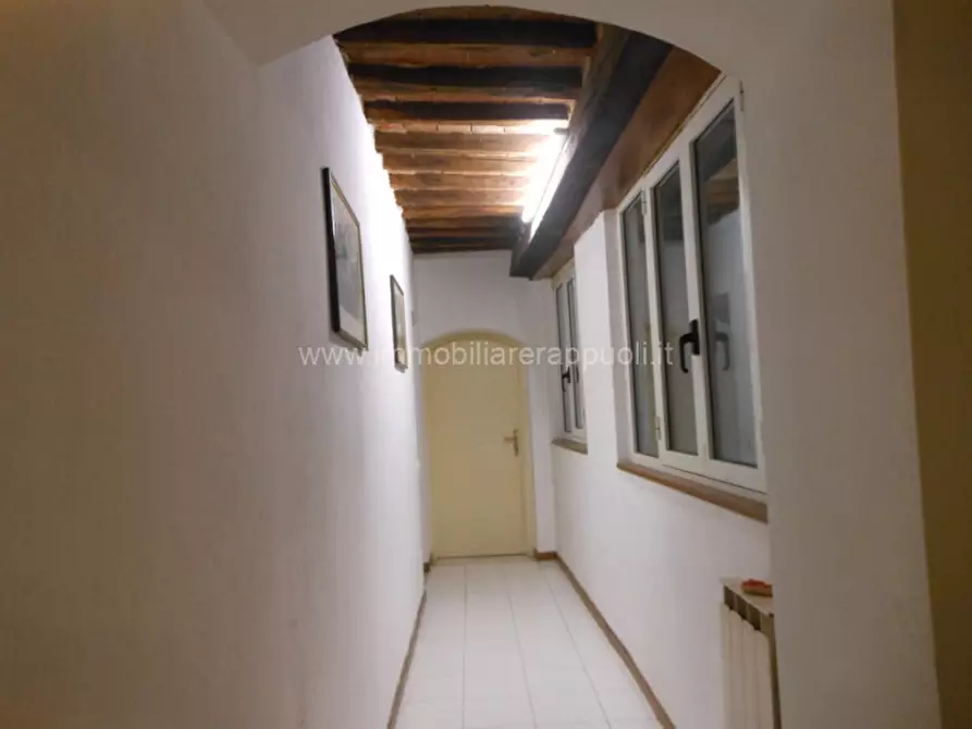 Immagine 4 di Appartamento in vendita  a Siena