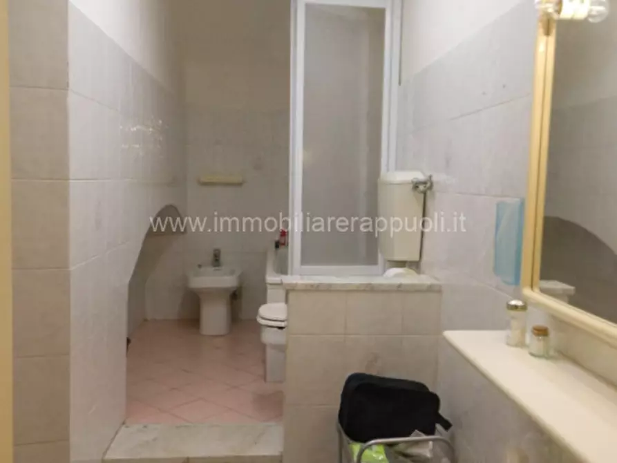 Immagine 7 di Appartamento in vendita  a Siena