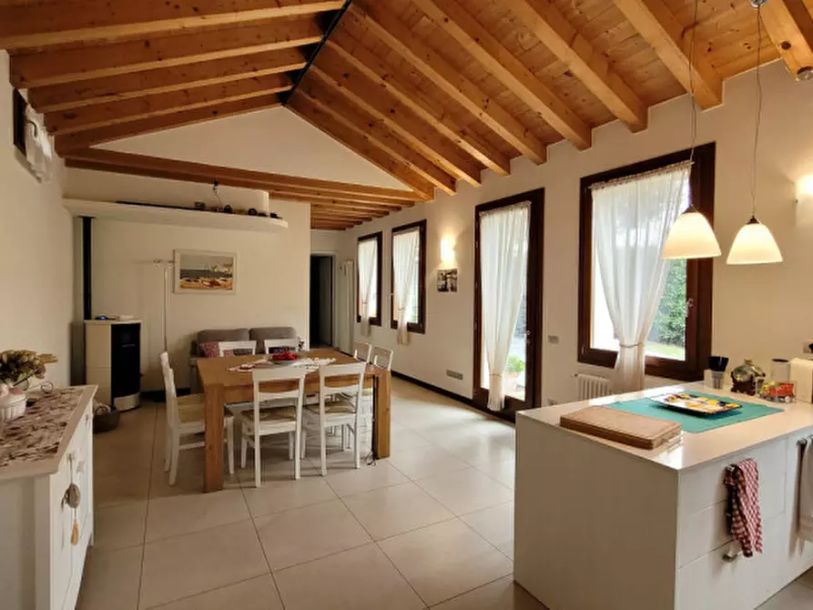 Immagine 5 di Appartamento in vendita  in piazza giovanni 23° cornuda 8 a Cornuda