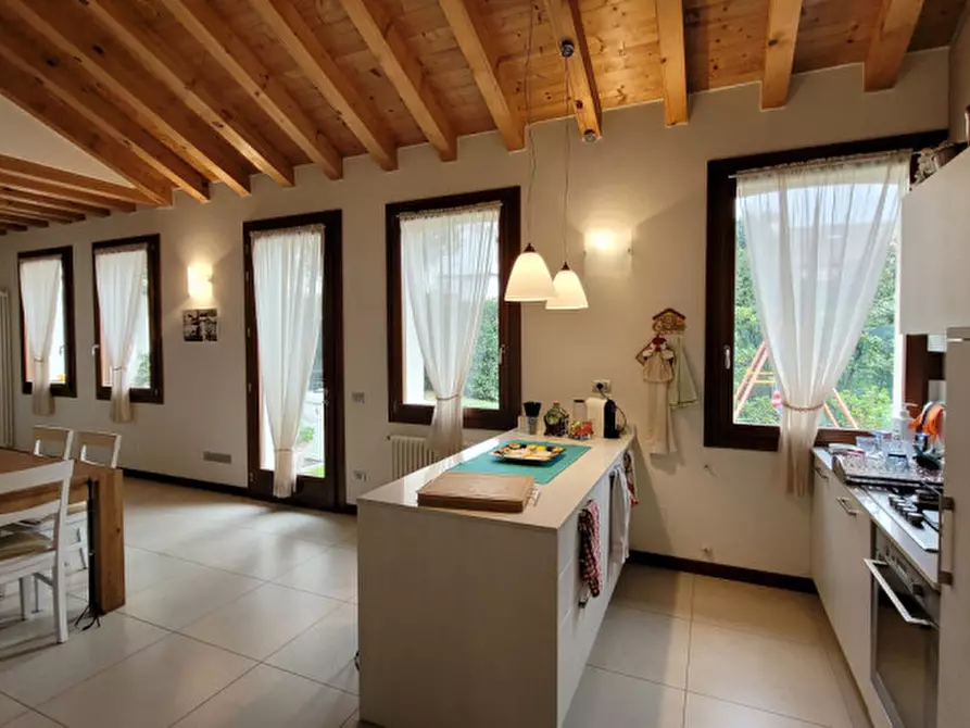 Immagine 6 di Appartamento in vendita  in piazza giovanni 23° cornuda 8 a Cornuda