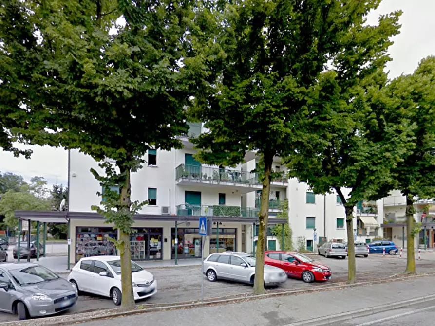 Immagine 1 di Negozio in vendita  a Carbonera