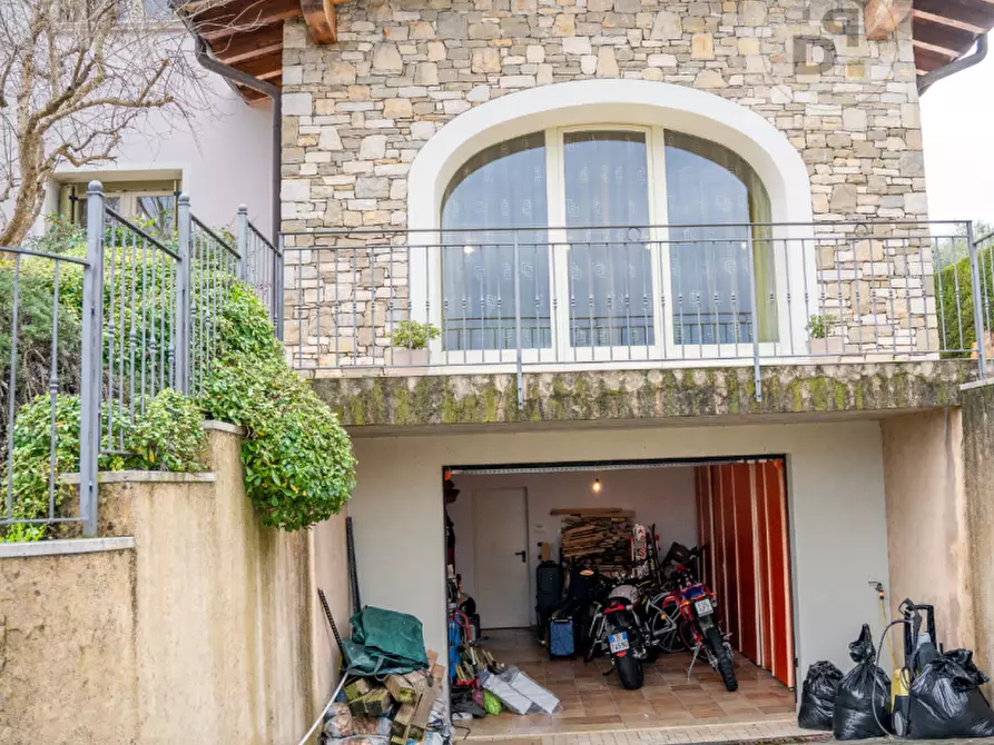 Immagine 1 di Villa in vendita  a Manerba Del Garda