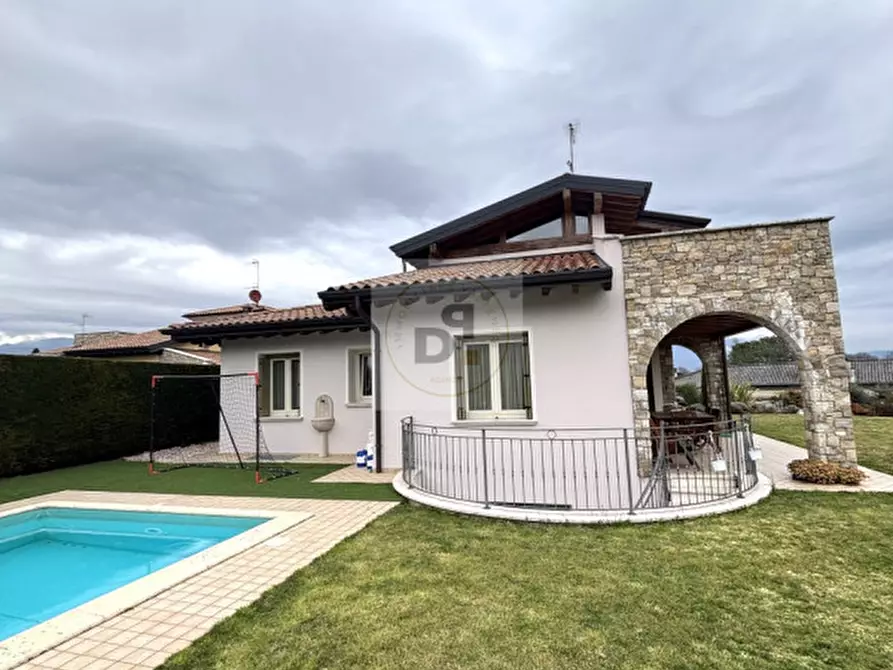 Immagine 5 di Villa in vendita  a Manerba Del Garda