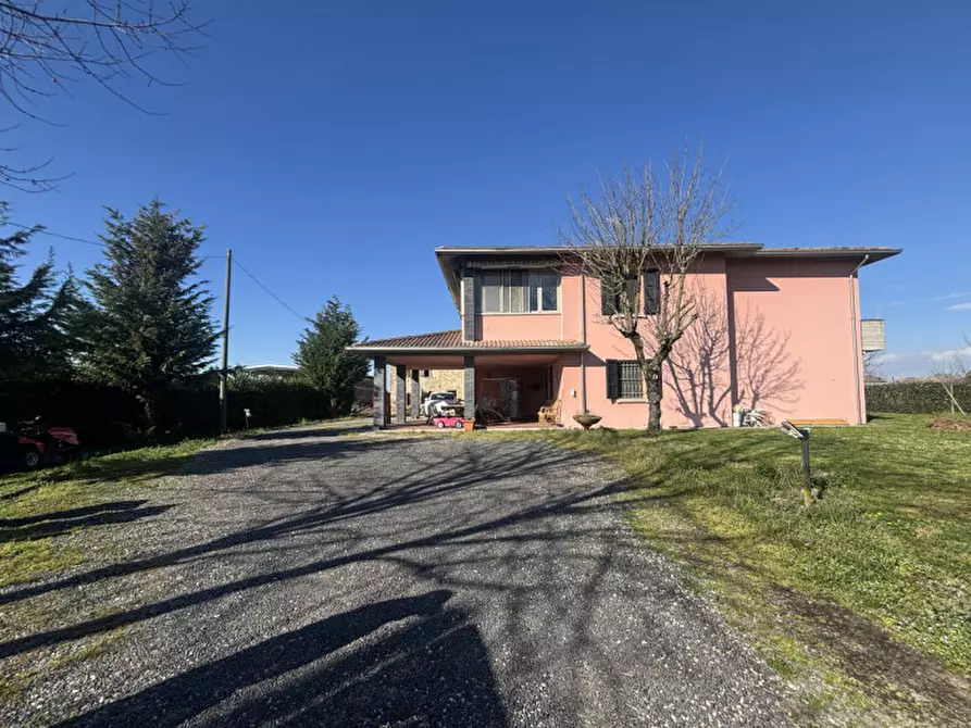 Immagine 1 di Villa in vendita  in Strada per Fontanellato,23 a San Secondo Parmense