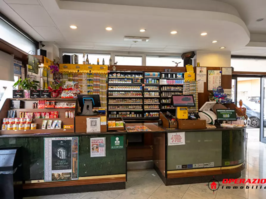 Immagine 12 di Attività commerciale in vendita  in Via Val Maggia a Roma
