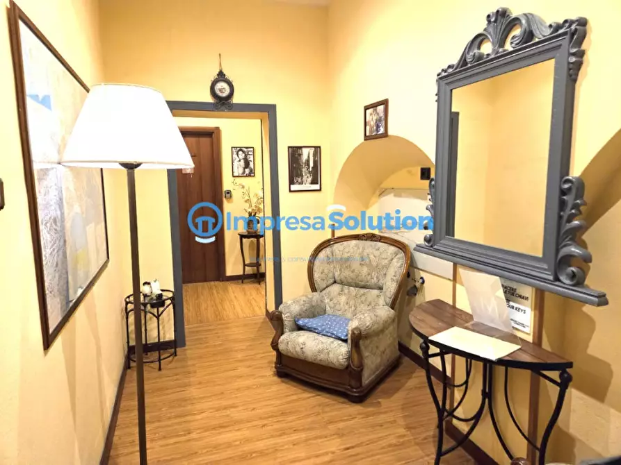 Immagine 11 di Bed & Breakfast in vendita  in Via Donnalbina a Napoli