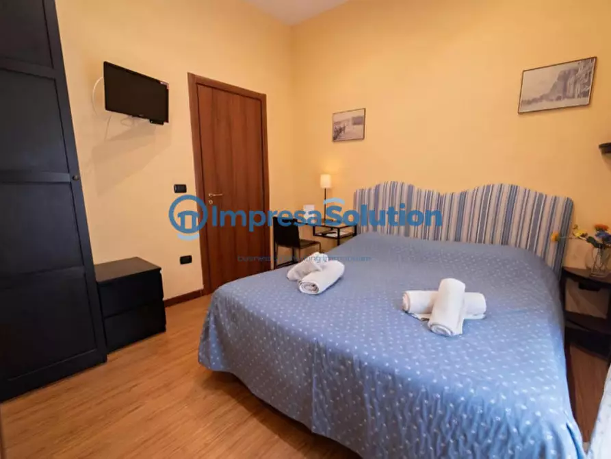 Immagine 17 di Bed & Breakfast in vendita  in Via Donnalbina a Napoli