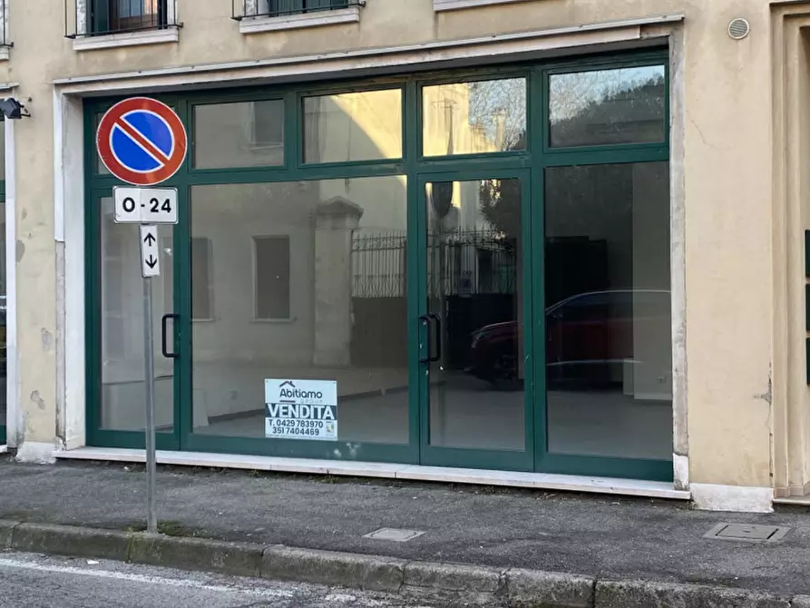 Immagine 2 di Negozio in vendita  in Via Costa Calcinara 10 a Monselice