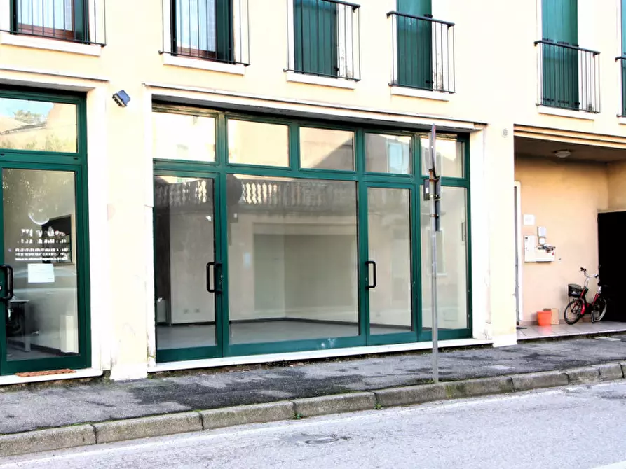 Immagine 4 di Negozio in vendita  in Via Costa Calcinara 10 a Monselice