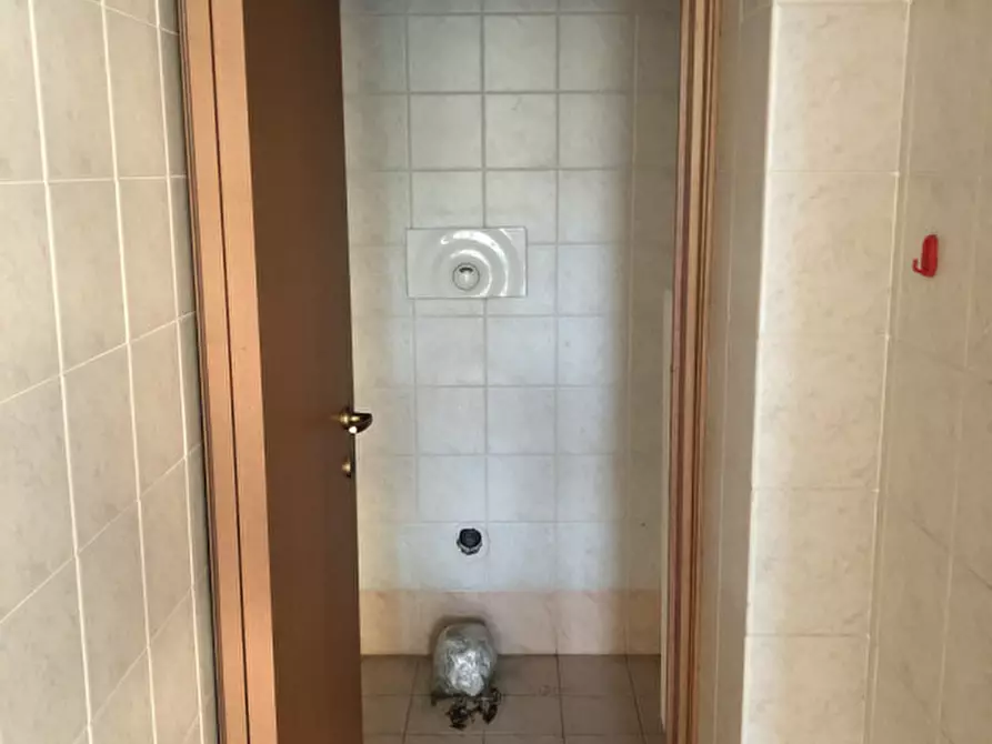 Immagine 5 di Negozio in vendita  in Via Costa Calcinara 10 a Monselice