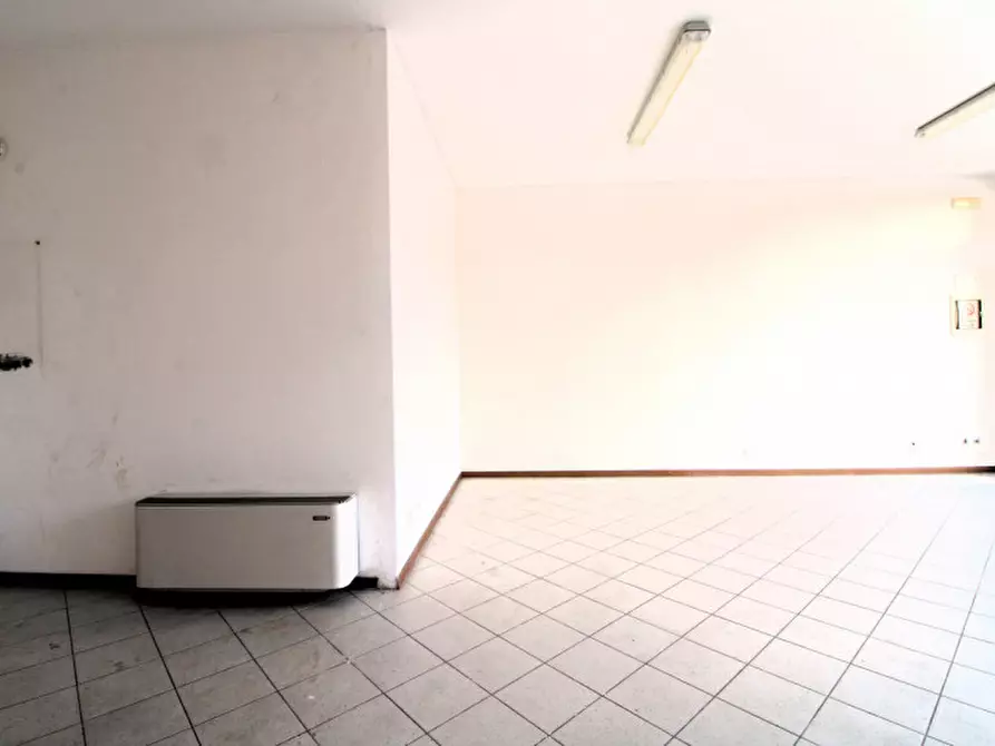 Immagine 7 di Negozio in vendita  in Via Costa Calcinara 10 a Monselice