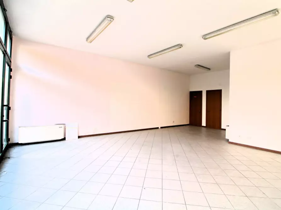 Immagine 8 di Negozio in vendita  in Via Costa Calcinara 10 a Monselice