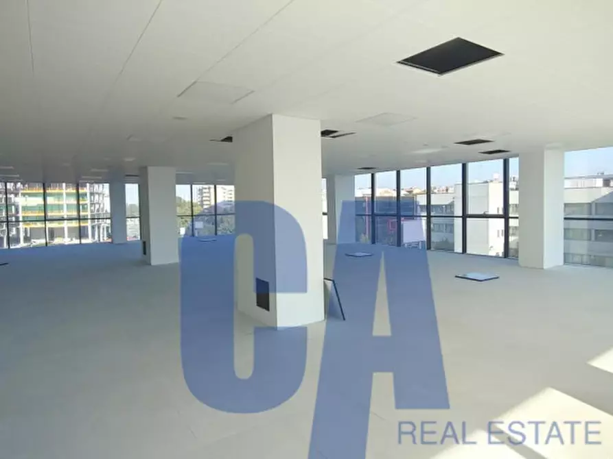 Immagine 2 di Ufficio in affitto  in VIA KULISCIOFF ANNA a Milano