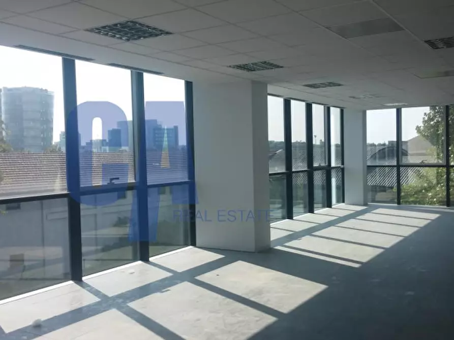 Immagine 17 di Ufficio in affitto  in VIA KULISCIOFF ANNA a Milano