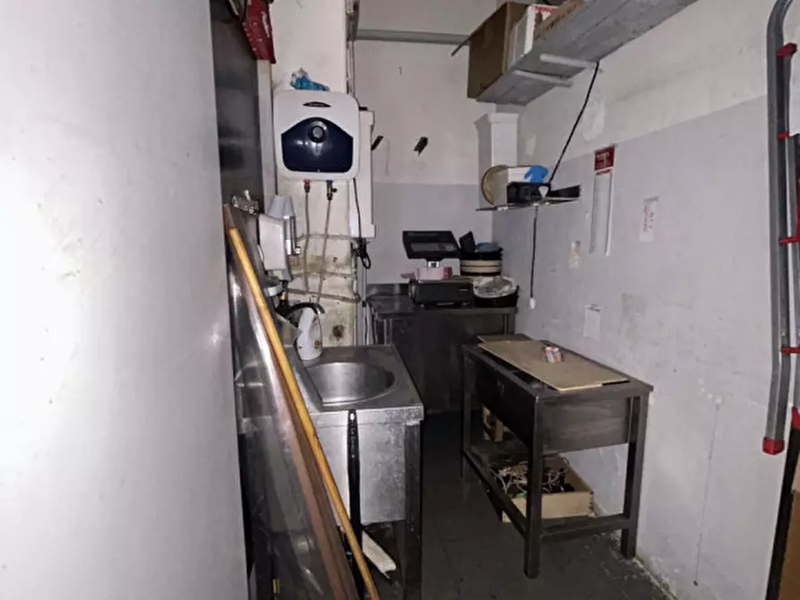 Immagine 7 di Negozio in affitto  in Via po a Roma