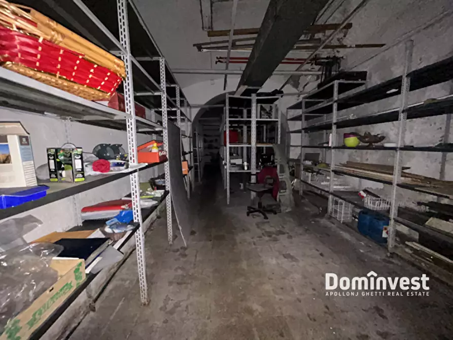 Immagine 14 di Negozio in affitto  in Via po a Roma