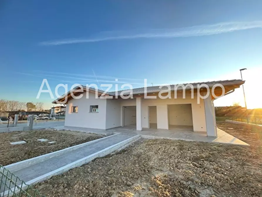 Immagine 2 di Casa indipendente in vendita  a Azzano Decimo