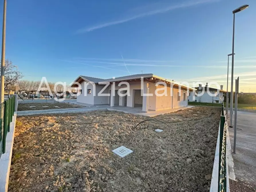 Immagine 3 di Casa indipendente in vendita  a Azzano Decimo