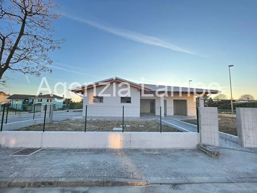 Immagine 6 di Casa indipendente in vendita  a Azzano Decimo