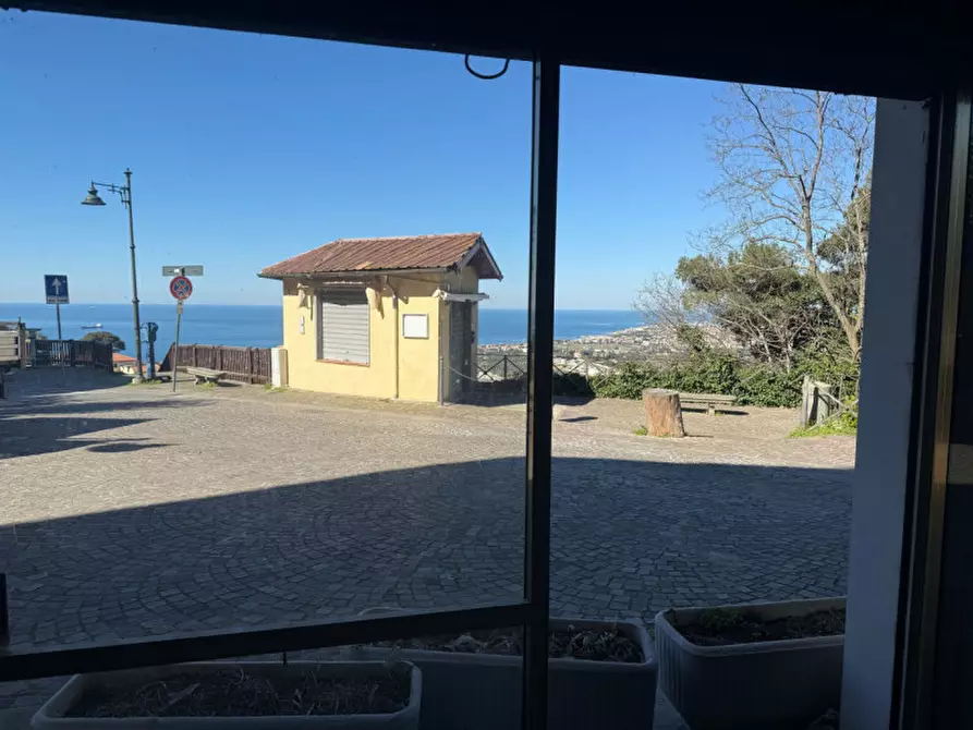 Immagine 1 di Attività commerciale in affitto  in Piazza del Santuario 18 a Livorno