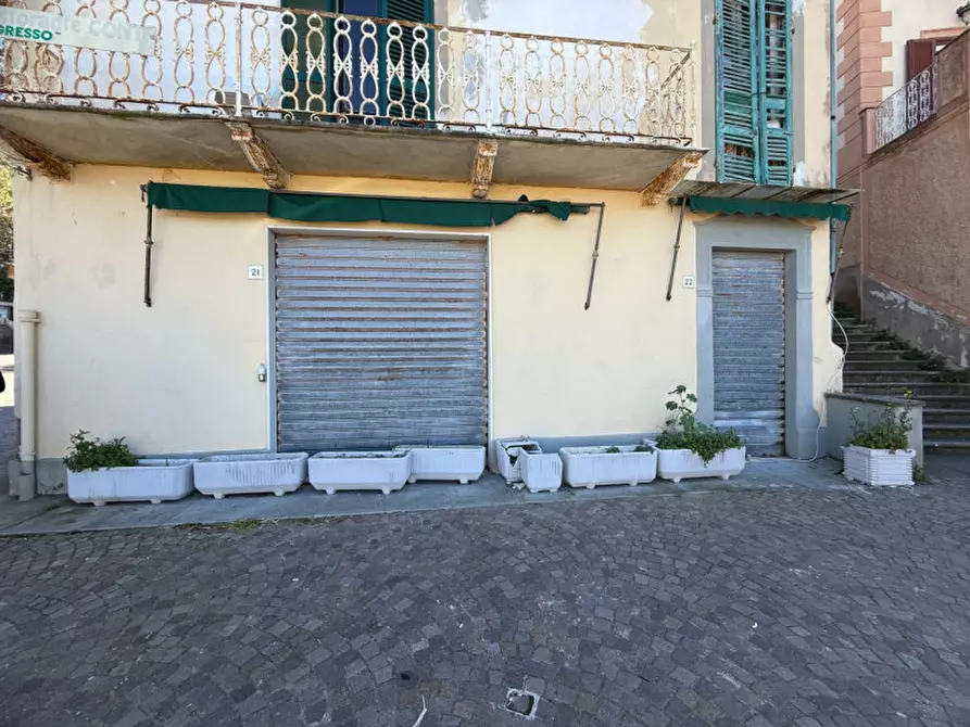 Immagine 4 di Attività commerciale in affitto  in Piazza del Santuario 18 a Livorno