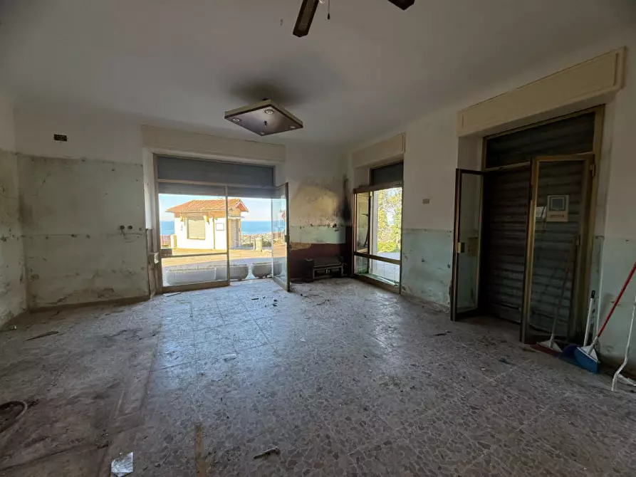 Immagine 6 di Attività commerciale in affitto  in Piazza del Santuario 18 a Livorno