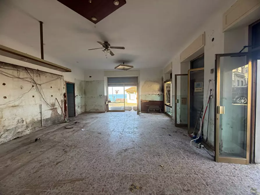 Immagine 6 di Attività commerciale in affitto  in Piazza del Santuario 18 a Livorno