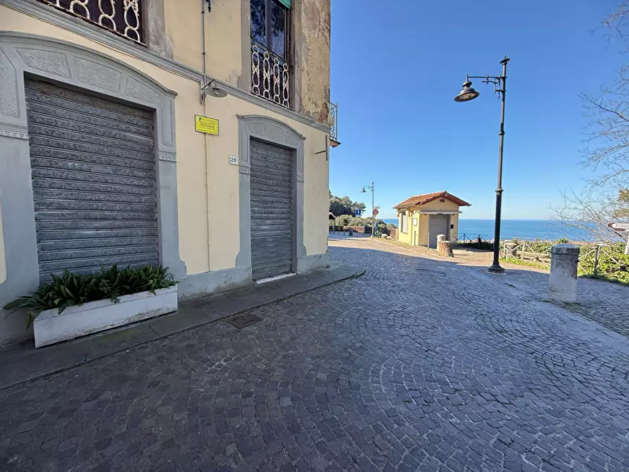 Immagine 9 di Attività commerciale in affitto  in Piazza del Santuario 18 a Livorno